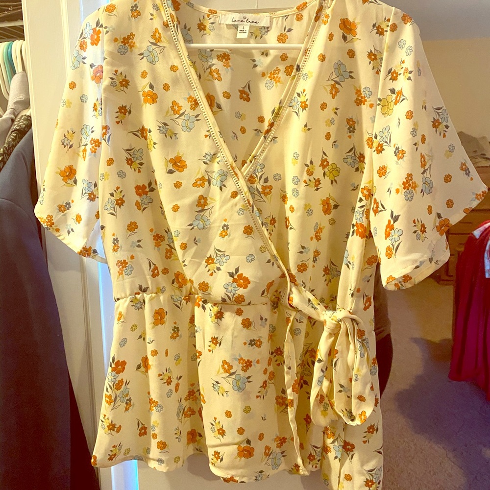 Floral wrap front top